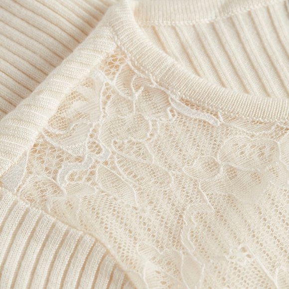 EXPRESS Ivory Lace Neckline Soft Ribbed Sweater Beautiful Shirt Medium 8-10 NWT - Picture 6 of 11